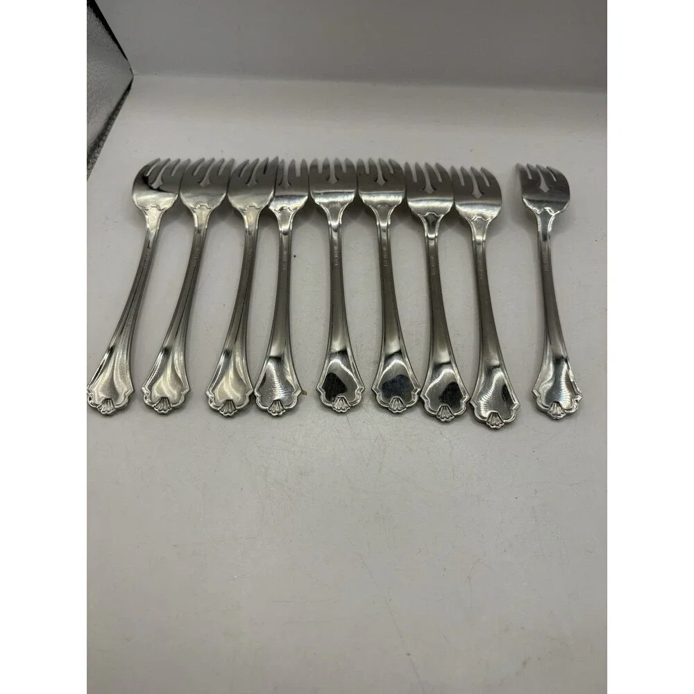 9 Salad/ Desert Forks MIDTOWNE Oneida USA Stainless 6 3/4” Glossy Very Nice!